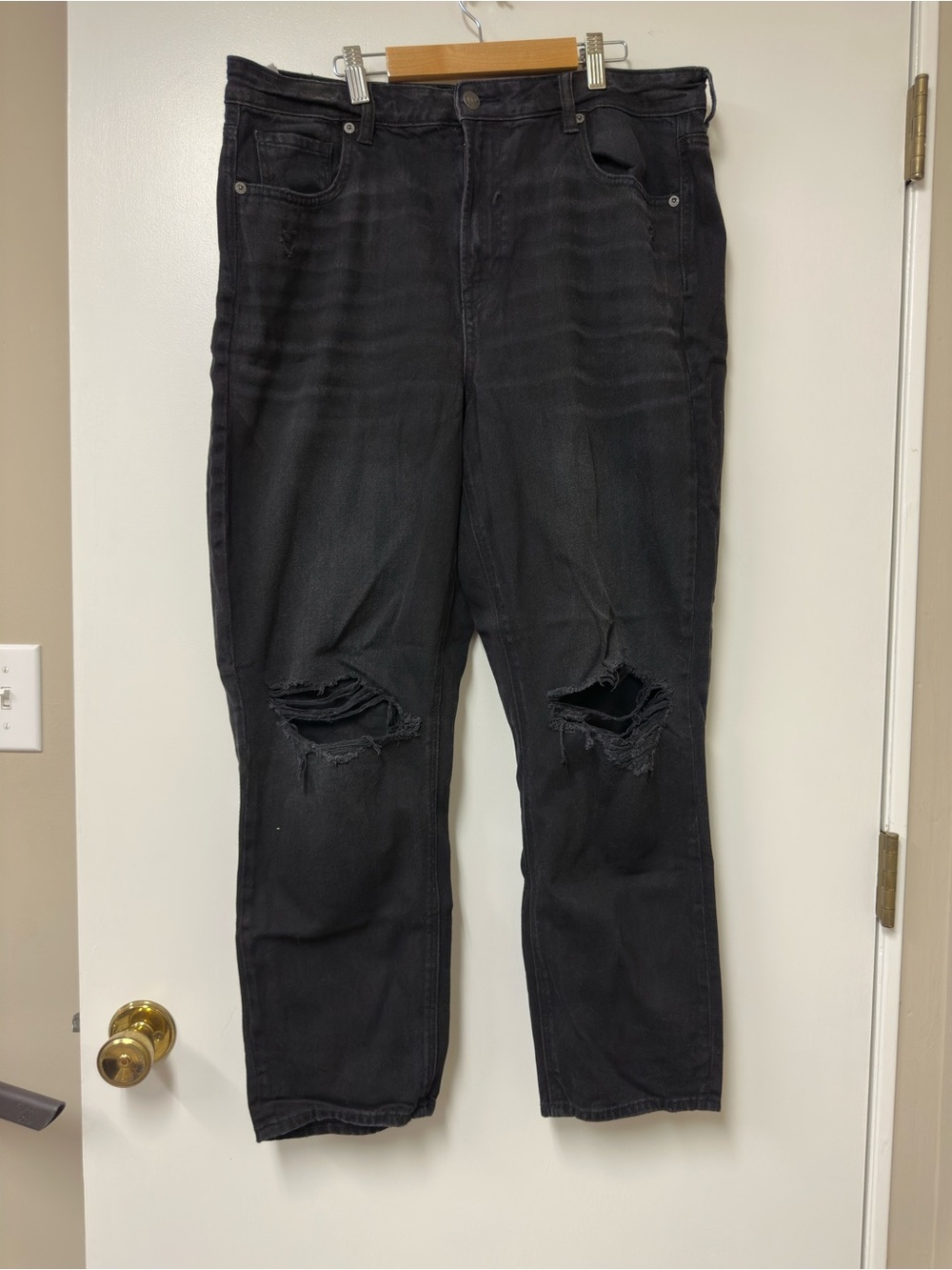 American Eagle Outfitters Black Relaxed Distressed Knee Jeans